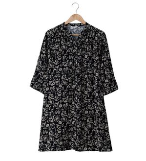 BELLUNA（ベルーナ）の「レーヨンプリントギャザー使いワンピース（その他ワンピース）」｜黒系花柄