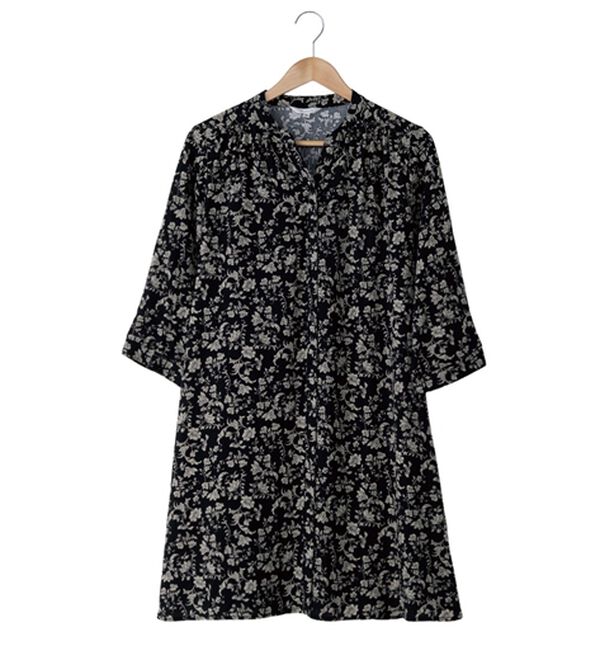 BELLUNA（ベルーナ）の「レーヨンプリントギャザー使いワンピース（その他ワンピース）」｜黒系花柄