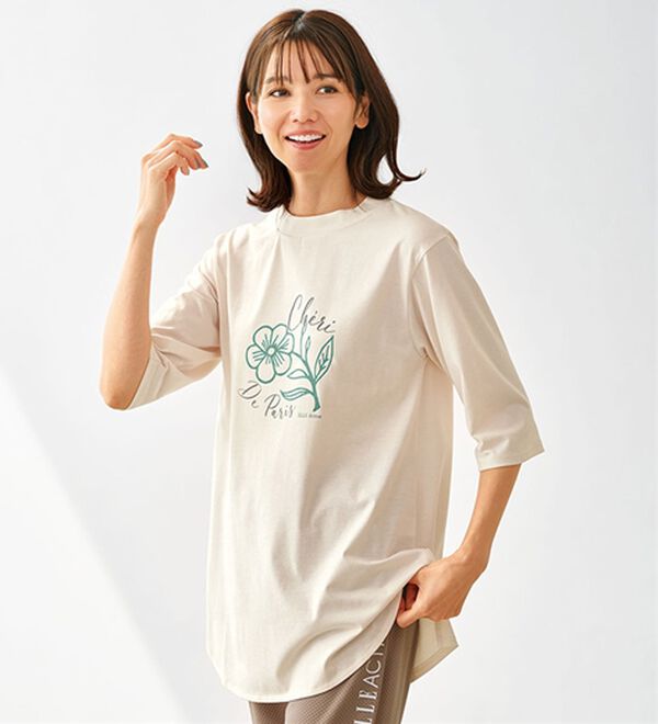 BELLUNA（ベルーナ）の「＜ＥＬＬＥ　Ａｃｔｉｖｅ＞多機能ロゴプリントチュニック（チュニック）」｜アイボリー