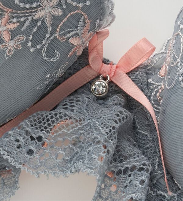 YU'NOW（ユナウ）の「ぷるるん谷間のノンワイヤーブラ＆ショーツ（ブラジャー＆ショーツセット）」｜詳細画像