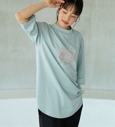 BELLUNA（ベルーナ）の「＜ＥＬＬＥ　Ａｃｔｉｖｅ＞多機能ロゴプリントチュニック（チュニック）」