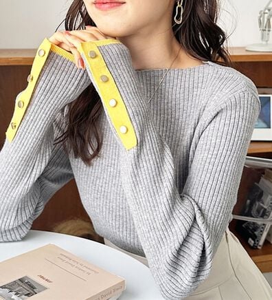 GeeRA（ジーラ）の「袖口ボタン配色ボートネックリブニット（ニット・セーター）」