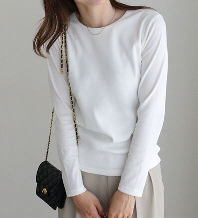 Pierrot（ピエロ）の「【選べる４ネック】華奢見えテレコリブカットソー（カットソー）」