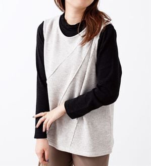 BELLUNA（ベルーナ）の「裏起毛素材タックデザインアンサンブル（アンサンブル）」｜ベージュ&times;黒