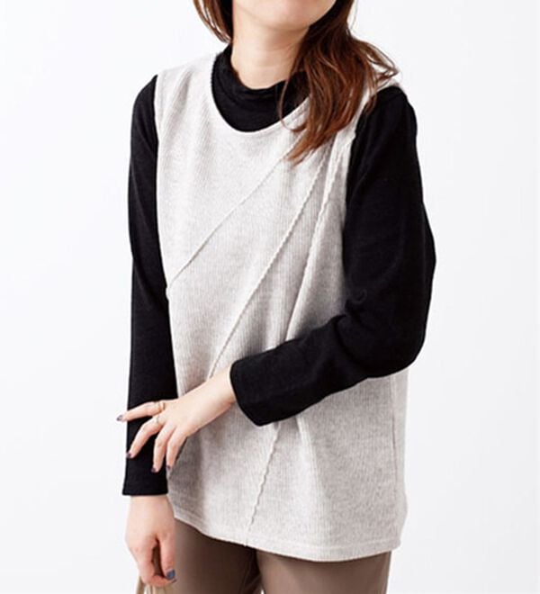 BELLUNA（ベルーナ）の「裏起毛素材タックデザインアンサンブル（アンサンブル）」｜ベージュ&times;黒