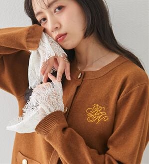 RANAN（ラナン）の「袖レースフリルゴールドボタンカーデ（ニットカーディガン）」｜キャメル