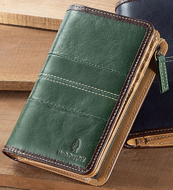 「＜ハッシュパピー＞ステッチがお洒落な縦型二つ折り財布（メンズ財布・パスケース）」｜グリーン