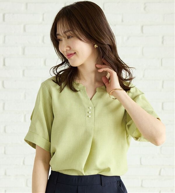 BELLUNA（ベルーナ）の「麻調合繊パール付タックデザインブラウス（ブラウス）」｜詳細画像