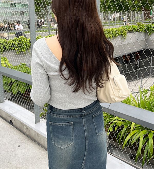 GeeRA（ジーラ）の「バックオープンリブトップス（カットソー）」｜詳細画像