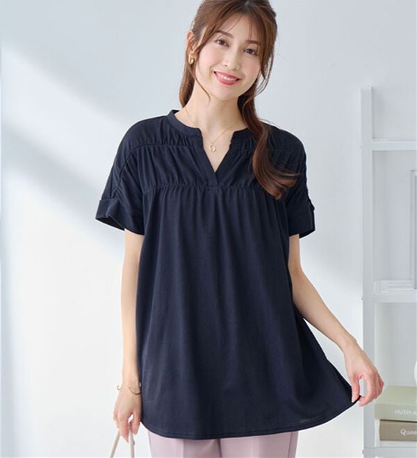 alotta（アロッタ）の「さらっと軽い綿混ストライプギャザーチュニック（チュニック）」｜ネイビー無地