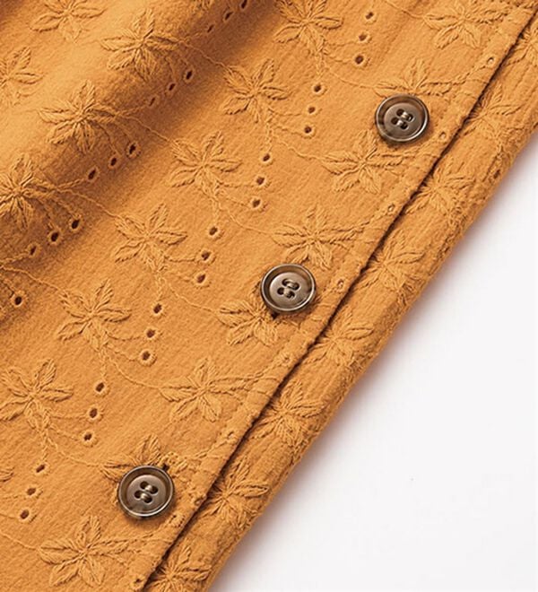 VINNO（ヴィノ）の「綿１００％小花刺しゅうゆったりブラウス（ブラウス）」｜詳細画像