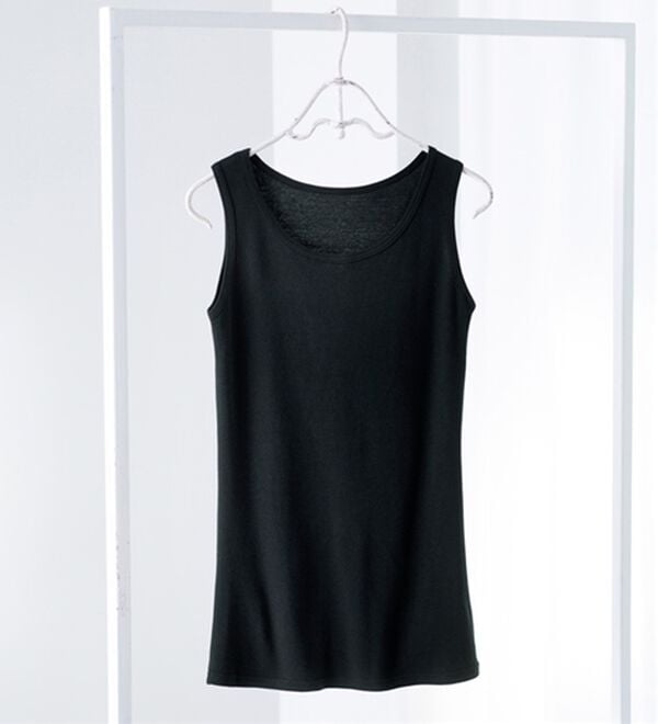LAVIENNE（ラヴィエンヌ）の「下着に見えない！綿１００％アースカラータンク（肌着・インナーウェア）」｜ブラック
