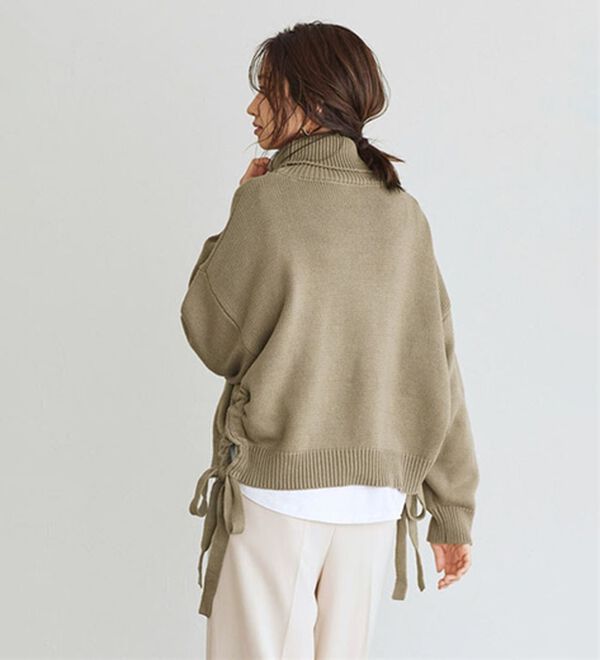 Pierrot（ピエロ）の「ゆったりサイドリボンタートルニット（ニット・セーター）」｜詳細画像