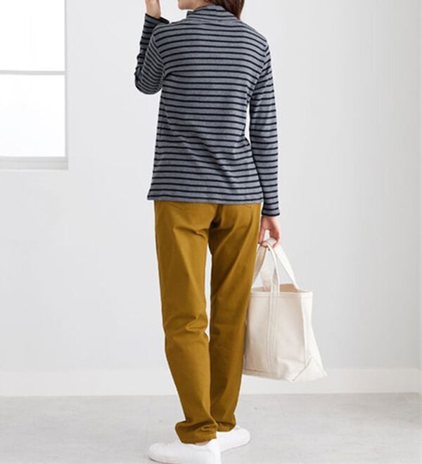 BELLUNA（ベルーナ）の「吸湿発熱ハイネックプルオーバー（カットソー）」｜詳細画像