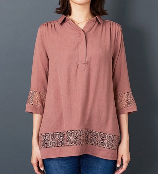 BELLUNA（ベルーナ）の「袖＆裾レースデザインシャツチュニック（チュニック）」｜詳細画像