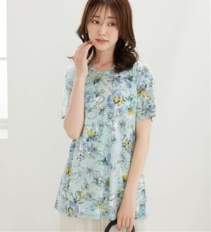 BELLUNA（ベルーナ）の「美人顔シルエット綿混プリントチュニック（チュニック）」｜ブルー系花柄
