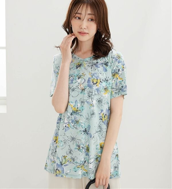 BELLUNA（ベルーナ）の「美人顔シルエット綿混プリントチュニック（チュニック）」｜ブルー系花柄
