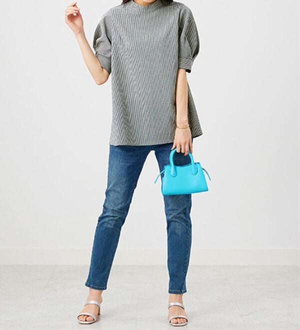 BELLUNA（ベルーナ）の「サッカー素材後ろボタンデザインブラウス（ブラウス）」｜詳細画像