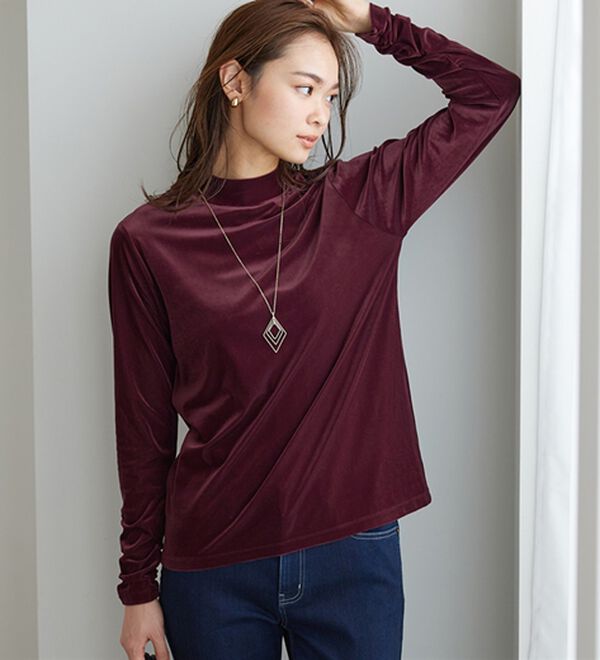 BELLUNA（ベルーナ）の「艶やかシアーベロア袖シャーリングプルオーバー（カットソー）」｜ワイン