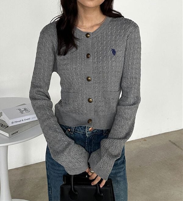 RANAN（ラナン）の「＜Ｕ．Ｓ．Ｐ＞ゴールド調ボタン刺繍ケーブルカーディガン（ニット・セーター）」｜詳細画像