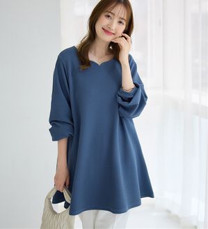 alotta（アロッタ）の「【シワになりにくい】柔らかエンボス素材フレアーロングチュニックＴシャツ（チュニック）」｜ダークブルー