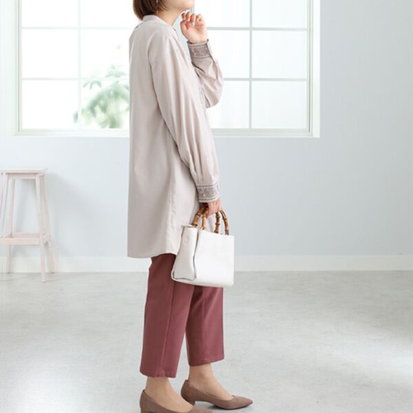 BELLUNA（ベルーナ）の「ペイズリー刺しゅうシャツチュニック（チュニック）」｜詳細画像