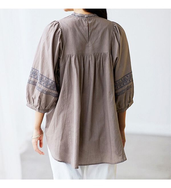 BELLUNA（ベルーナ）の「綿１００％インド刺しゅうハイネックブラウス（ブラウス）」｜詳細画像