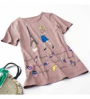 BELLUNA（ベルーナ）の「綿１００％ロング丈プリントＴシャツ（Tシャツ）」｜パリジェンヌ柄