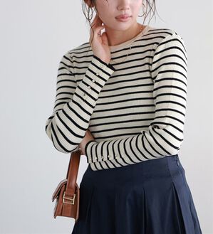 Pierrot（ピエロ）の「【選べるネック】袖ボタンリブニット（ニット・セーター）」｜アイボリー／ブラック