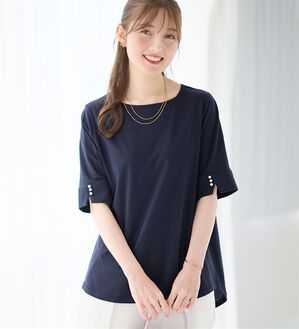 alotta（アロッタ）の「【選べる袖丈】柔らか綿混素材パール調ボタンＴシャツ（カットソー）」｜詳細画像