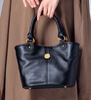 ルフラン（ルフラン）の「＜豊岡工房＞牛革手提げ（ハンドバッグ）」｜ブラック