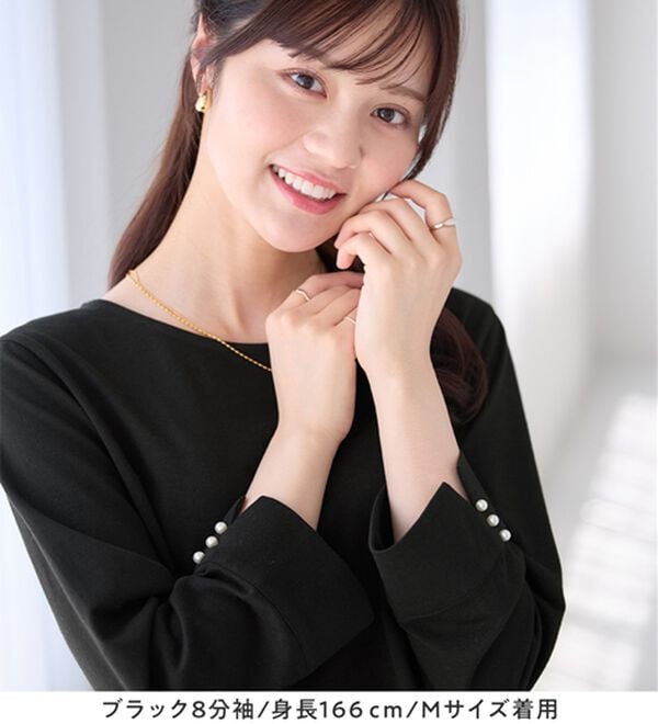 alotta（アロッタ）の「【８分袖新登場！】柔らか綿混素材パール調ボタンＴシャツ（カットソー）」｜詳細画像