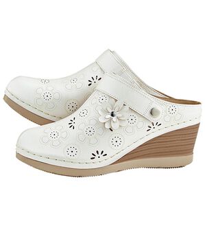 BELLUNA（ベルーナ）の「レーザーカットサボサンダル（サンダル・ミュール）」｜パール白