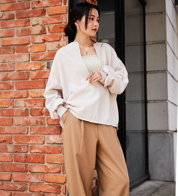 RANAN（ラナン）の「裏起毛Ｖネックロゴ刺しゅうスウェット（トレーナー・スウェット）」｜詳細画像