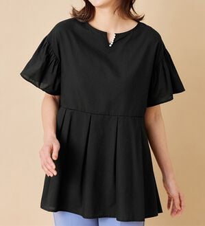alotta（アロッタ）の「パール調ボタン付キーネックトップス（カットソー）」｜ブラック