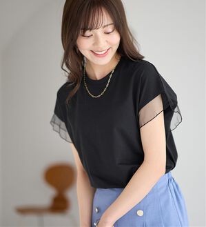 alotta（アロッタ）の「１枚でこなれ感！袖チュールデザイン綿混Ｔシャツ（Tシャツ）」｜ブラック