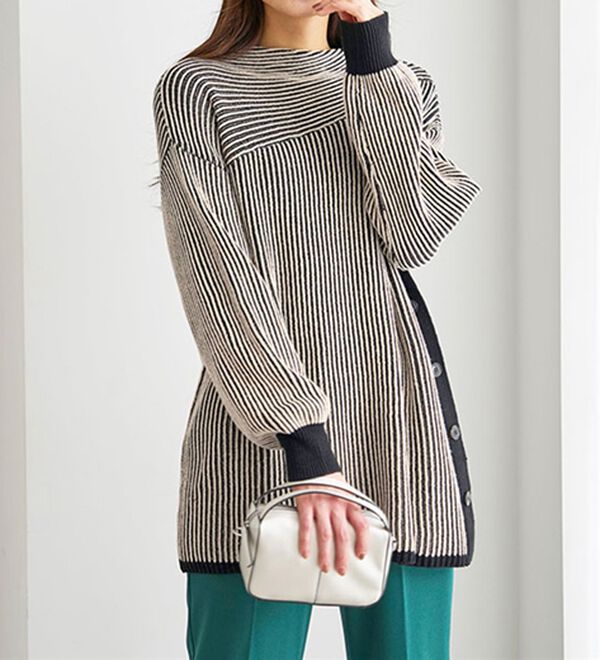 BELLUNA（ベルーナ）の「ボタン使いストライプジャカード切替ニットチュニック（チュニック）」｜オフ白&times;黒