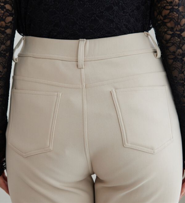 BELLUNA（ベルーナ）の「マシュマロみたいな裏ベロアなめらかストレッチパンツ（フルレングスパンツ）」｜詳細画像