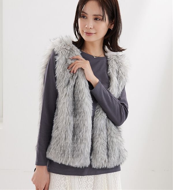 BELLUNA（ベルーナ）の「着映える！ショート丈もこもこファーベスト（ベスト）」｜ミックス