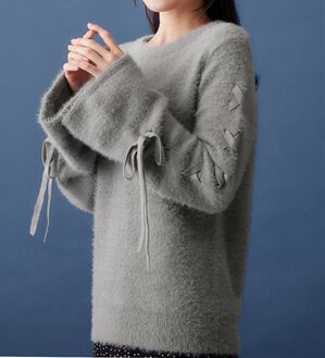 alotta（アロッタ）の「レースアップフレアー袖シャギーニット（ニット・セーター）」｜グレー