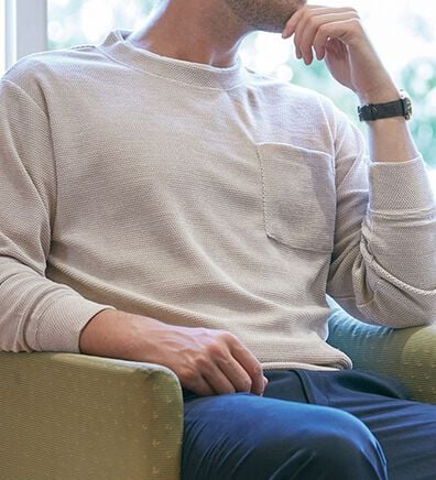 「１枚で様になるニットトレーナー（メンズトレーナー）」