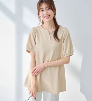 alotta（アロッタ）の「柔らかエンボス素材パール調ボタンチュニック（チュニック）」｜ライトベージュ