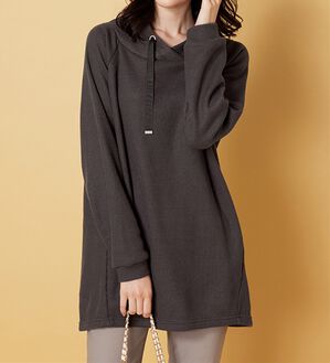 BELLUNA（ベルーナ）の「あぜ調裏起毛素材ワイドネックチュニック（チュニック）」｜チャコール