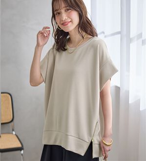 Viola e Viola（ヴィオラ エ ヴィオラ）の「ひんやりなめらかダンボール裾ジップチュニック（チュニック）」｜グレージュ