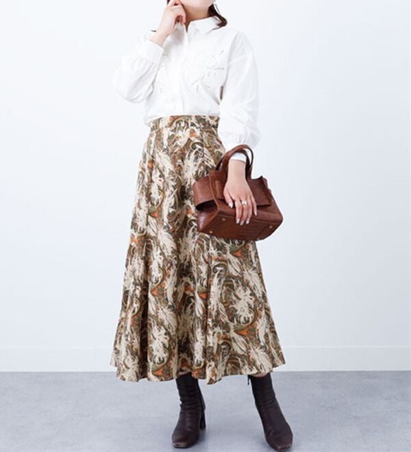 BELLUNA（ベルーナ）の「胸元刺しゅうシャツチュニック（チュニック）」｜詳細画像