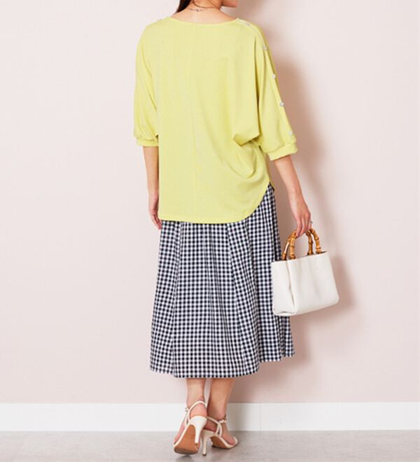 BELLUNA（ベルーナ）の「ラメ調肩ボタンデザインプルオーバー（カットソー）」｜詳細画像