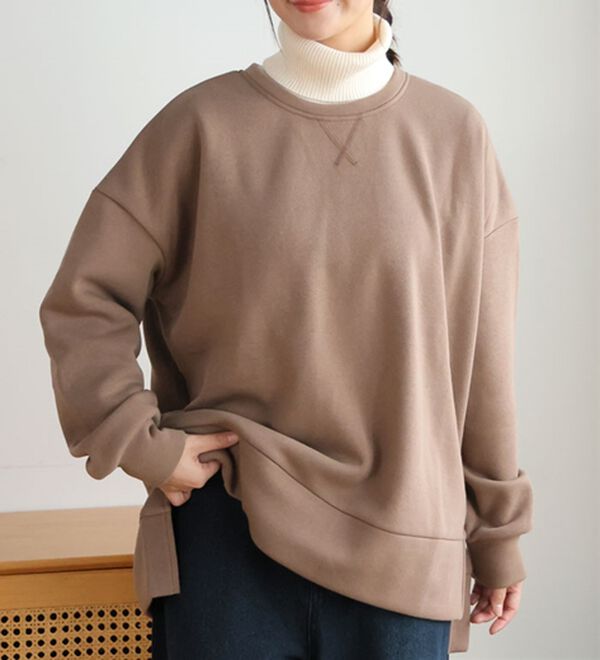 A HAPPY MARILYN（アハッピーマリリン）の「【Ｌ～６Ｌ】【ハピぽか裏起毛】サイド深スリットトレーナー 毛玉になりにくい（トレーナー・スウェット）」｜モカブラウン