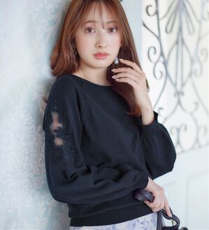 alotta（アロッタ）の「上品きれい見えレース刺しゅうニット（ニット・セーター）」｜ネイビー