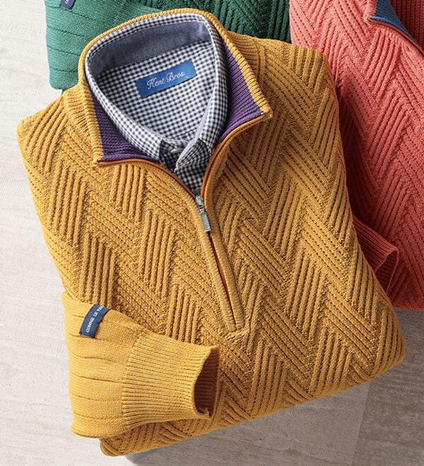 「＜コムルヴァン・オム＞トレーナー感覚で着られるハーフジップセーター（メンズニット・セーター）」｜マリーゴールド