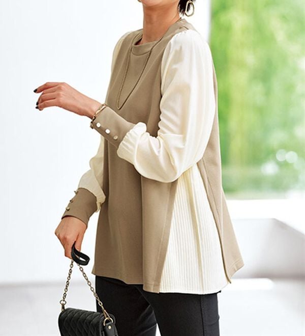 BELLUNA（ベルーナ）の「サイドプリーツ袖ボタン使いプルオーバー（カットソー）」｜モカ系